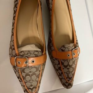 Coach flats